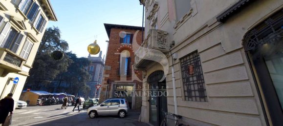 Здание с 16 спальнями в Монца, Италия № 70733 30