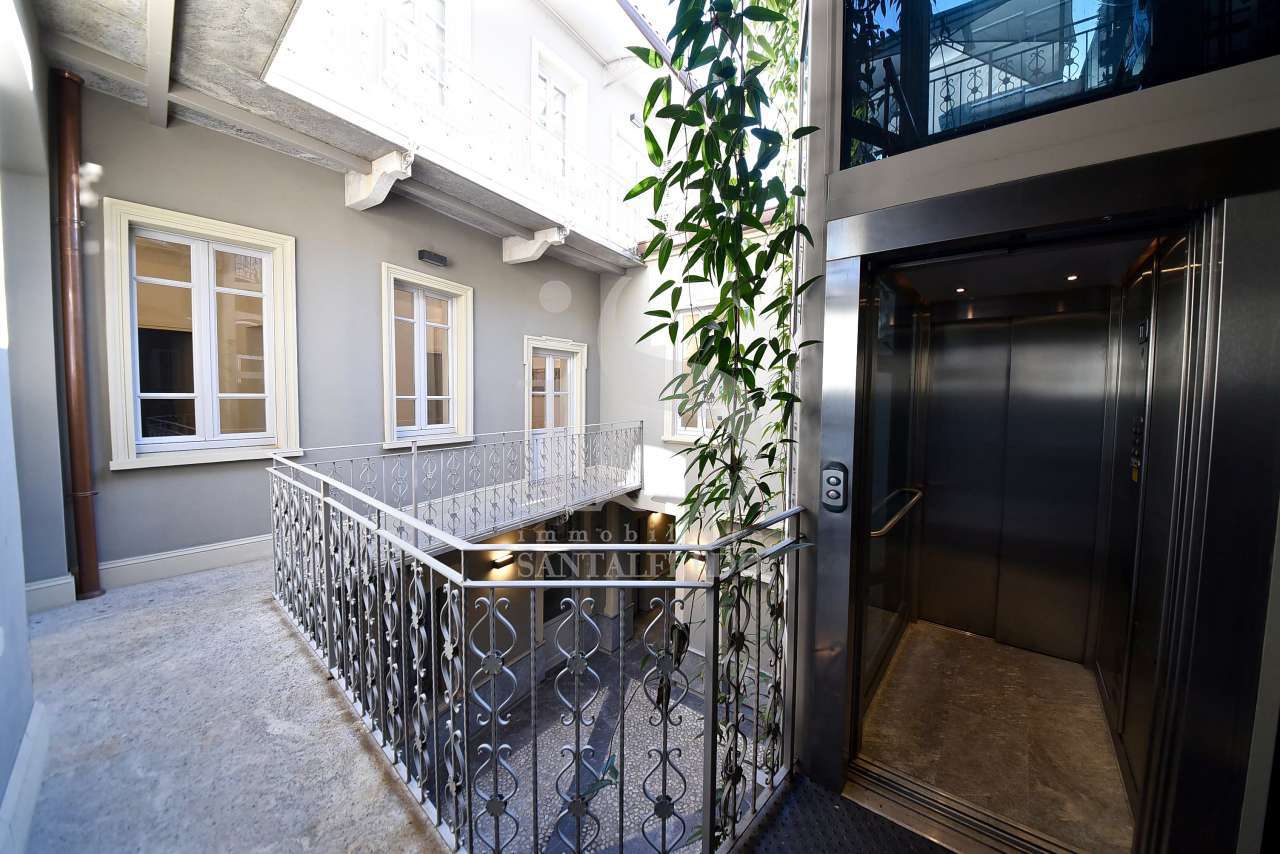 Здание с 16 спальнями в Монца, Италия № 70733