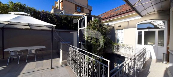 Здание с 16 спальнями в Монца, Италия № 70733 12