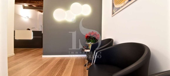 Здание с 16 спальнями в Монца, Италия № 70733 20