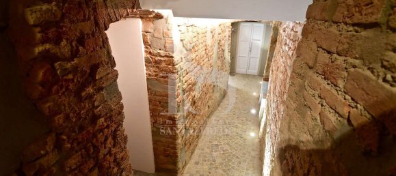 Здание с 16 спальнями в Монца, Италия № 70733 29