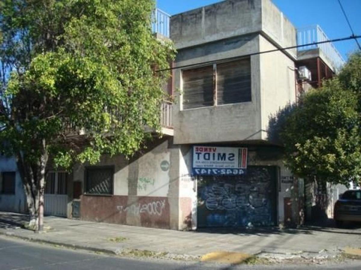Casa de 5 dormitorios en Tres de Febrero, Argentina No. 87233