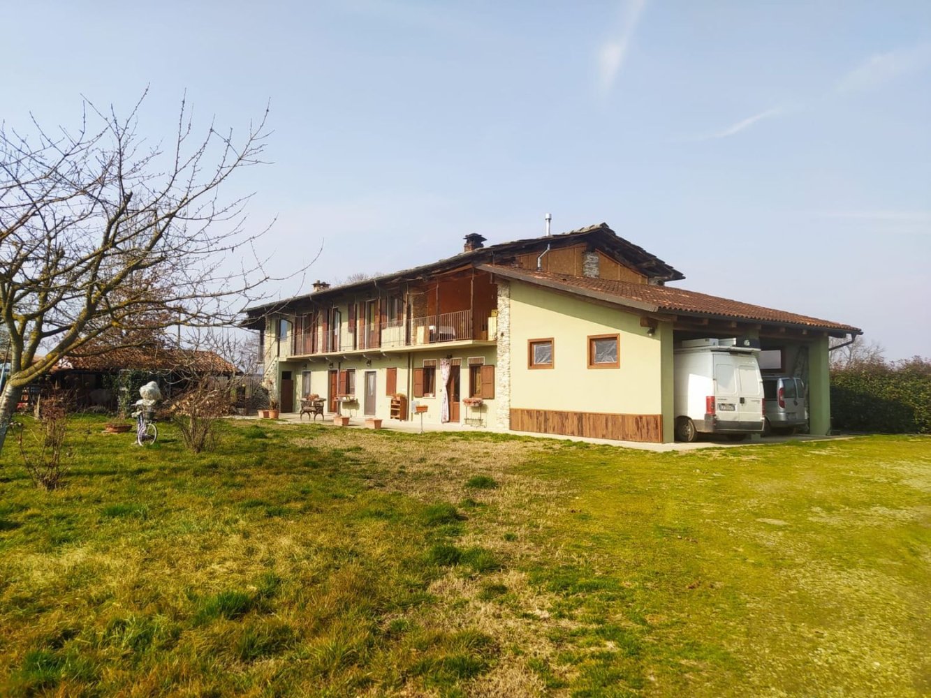 8 rooms House in Barge, Italy No. 259865