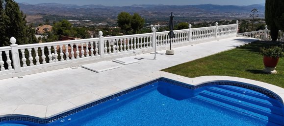 5 bedrooms House in Alhaurin de la Torre, Spain No. 184205 3