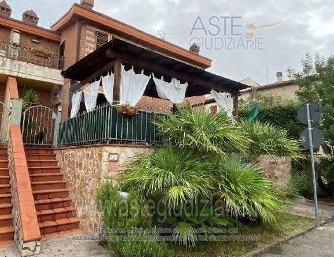 11 rooms House in Arezzo, Italy No. 43931