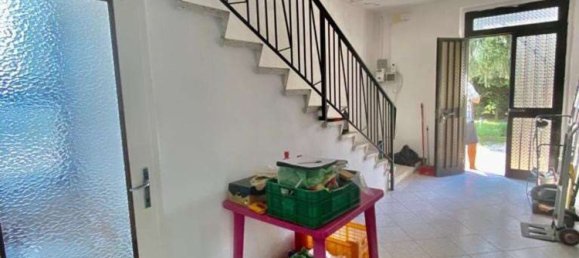 3 rooms House in Quistello, Italy No. 111903 3