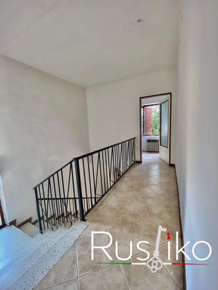 3 rooms House in Quistello, Italy No. 111903