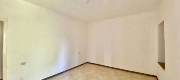 3 rooms House in Quistello, Italy No. 111903 2