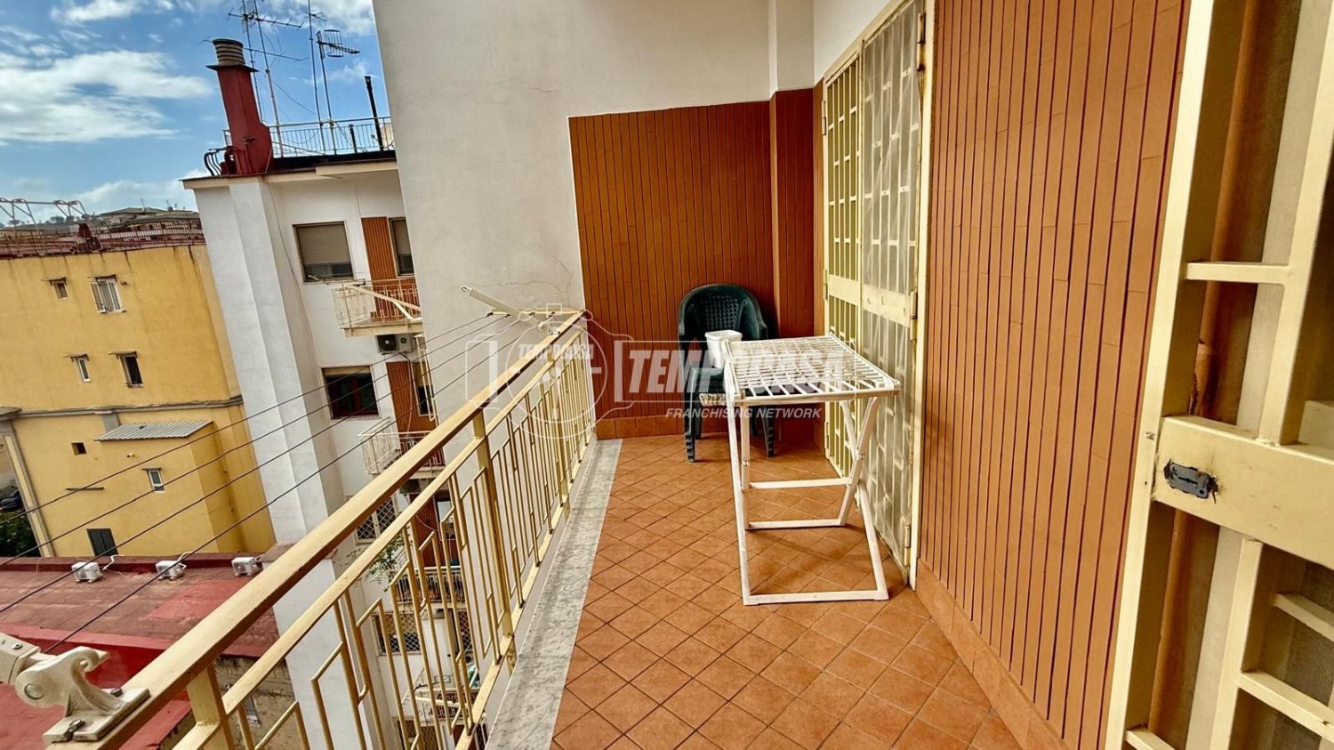 5 rooms Apartment in Naples, Italy No. 274467