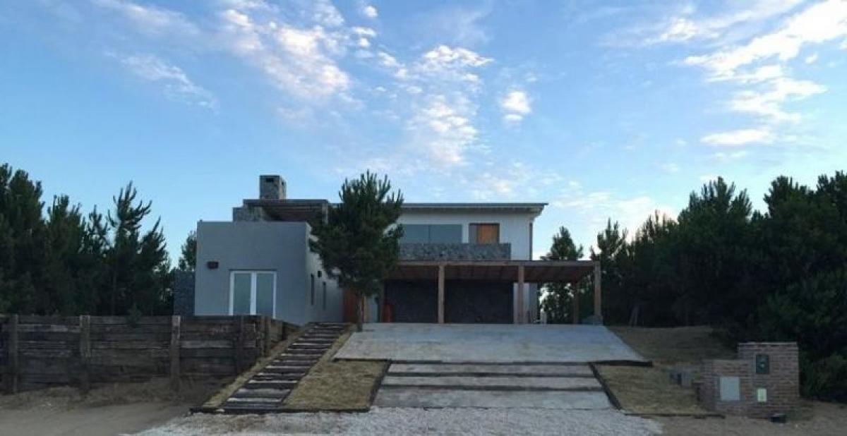 3 bedrooms House in Mar del Plata, Argentina No. 97549