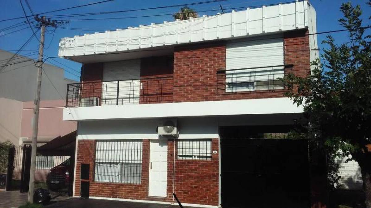 3 bedrooms House in Quilmes, Argentina No. 51303