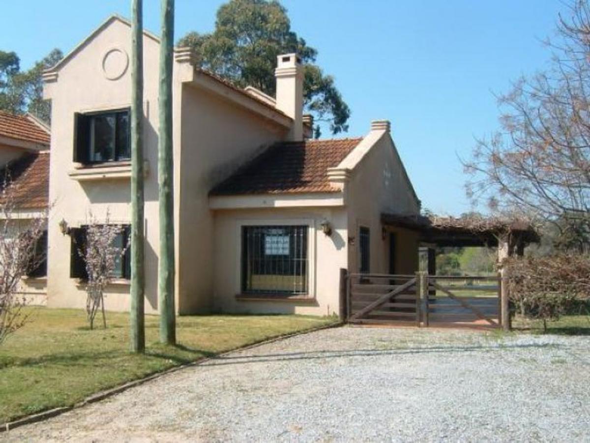 Casa de 3 dormitorios en Maldonado, Uruguay No. 9491