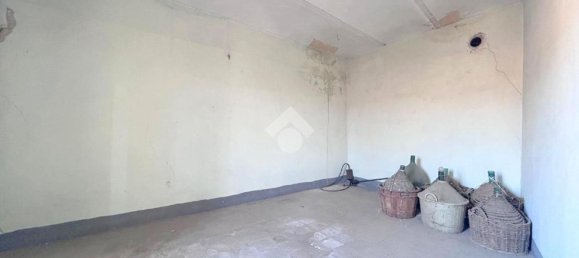 Дом с 4 комнатами в Кастелло ди Анноне, Италия № 277829 10