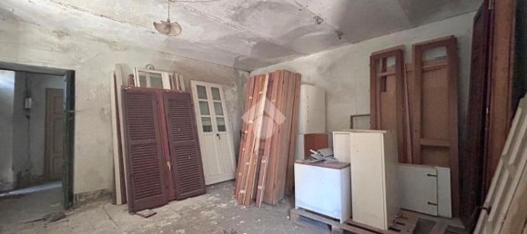 Дом с 4 комнатами в Кастелло ди Анноне, Италия № 277829 15