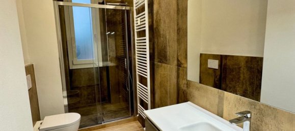 3غرفة شقة في Florence, Italy رقم 49277 5