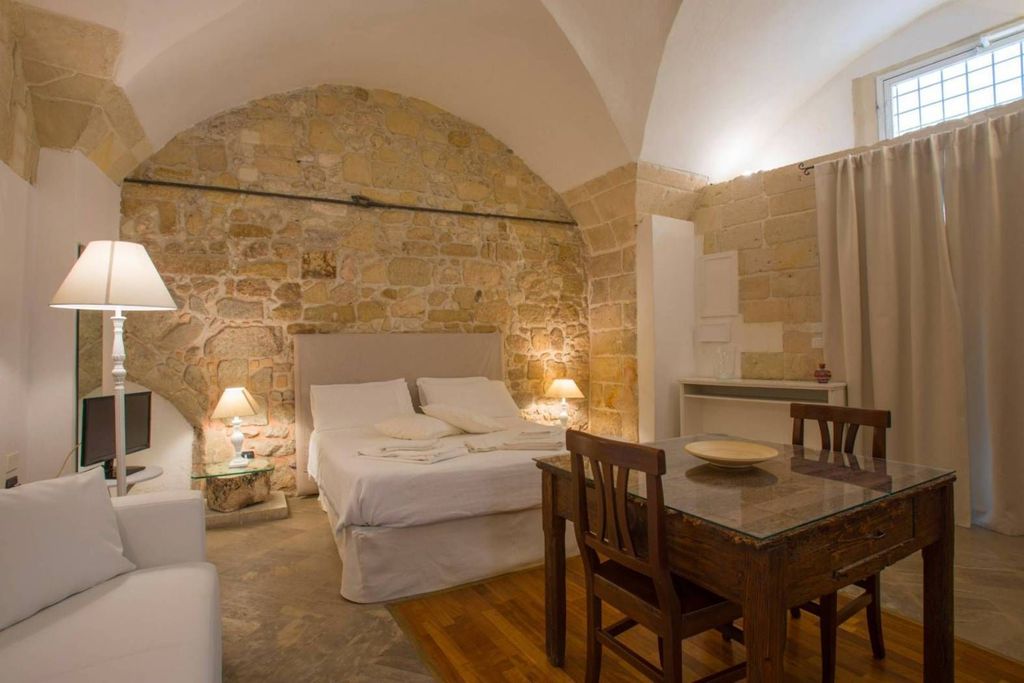 5 rooms Hotel in Lecce, Italy No. 233348