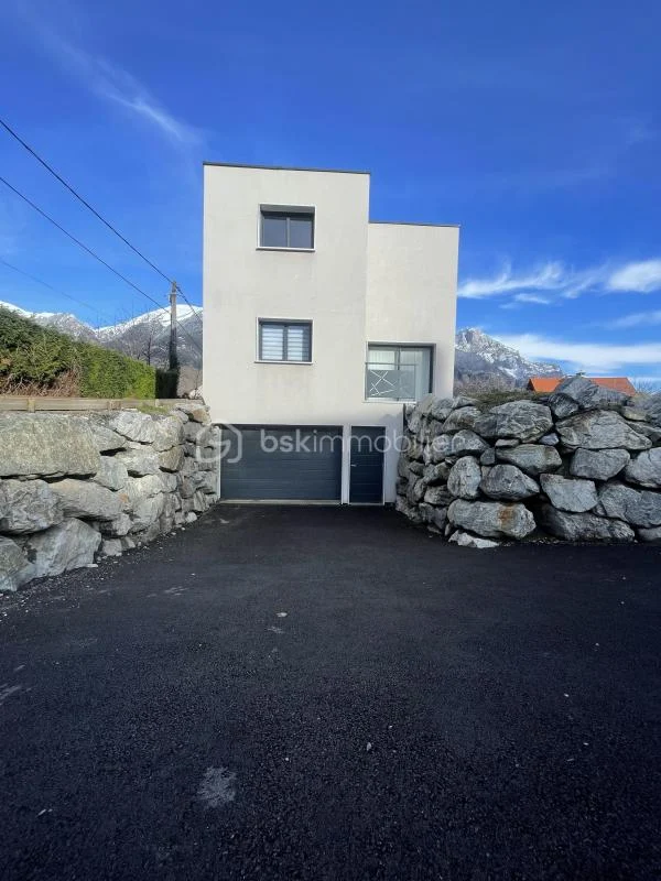 4 bedrooms Villa in Saint-Jean-de-Maurienne, France No. 351168