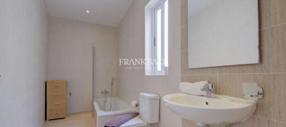 3 bedrooms Penthouse in Sliema, Malta No. 8452 19