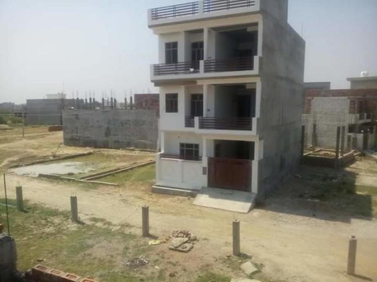 2 bedrooms House in Lucknow, India No. 14104