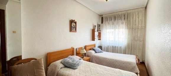 Apartamento de 3 dormitorios en Santoña, Spain No. 161167 2