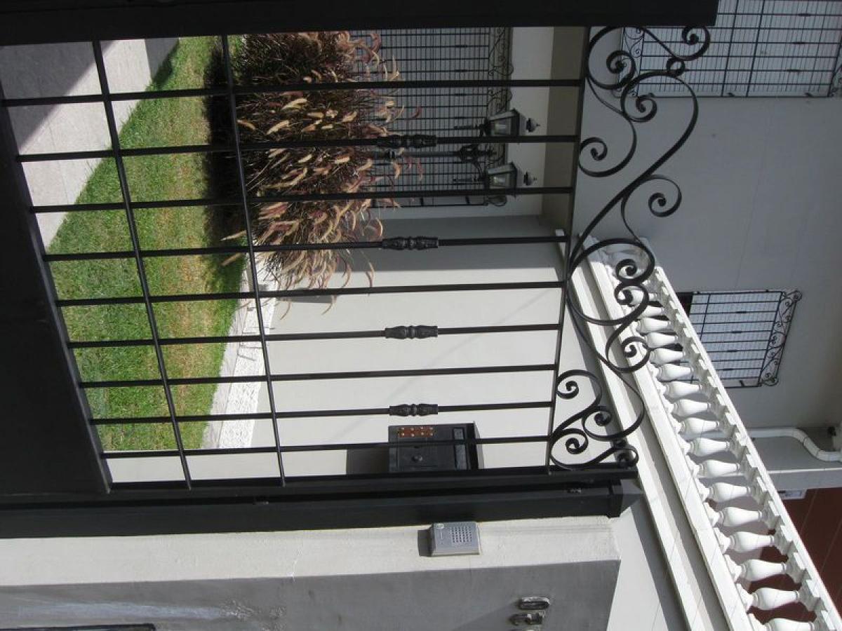 Дом с 4 спальнями в Морон, Аргентина № 56564