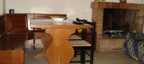 Дом с 6 комнатами в Лоро Пичено, Италия № 164601 7