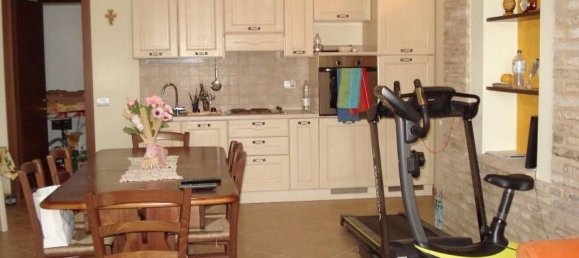 Дом с 6 комнатами в Лоро Пичено, Италия № 164601 6