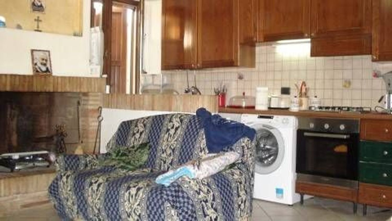 Дом с 6 комнатами в Лоро Пичено, Италия № 164601