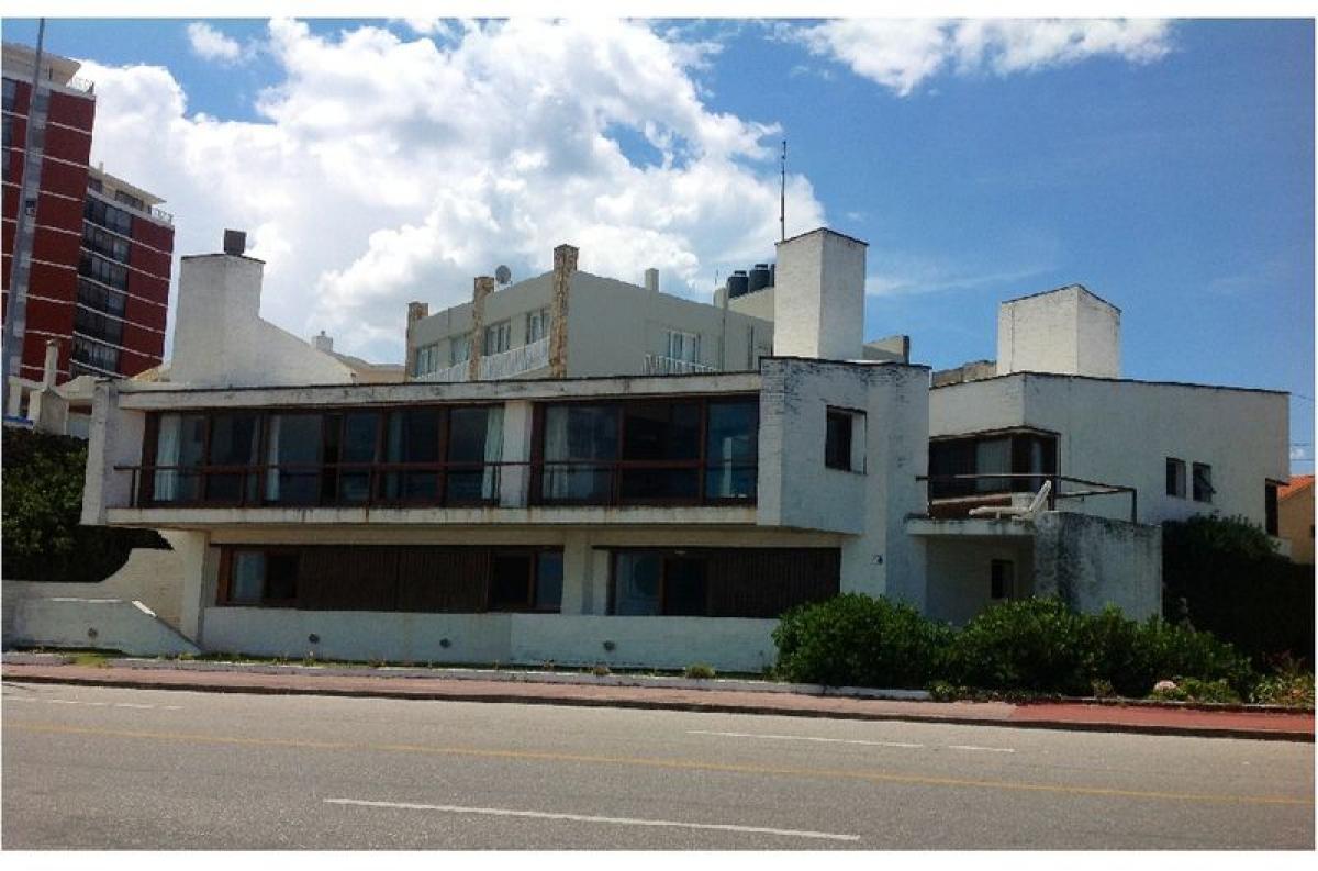 Casa de 5 dormitorios en Maldonado, Uruguay No. 3709