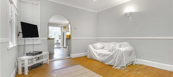 2 bedrooms House in Egham, United Kingdom No. 8639 2