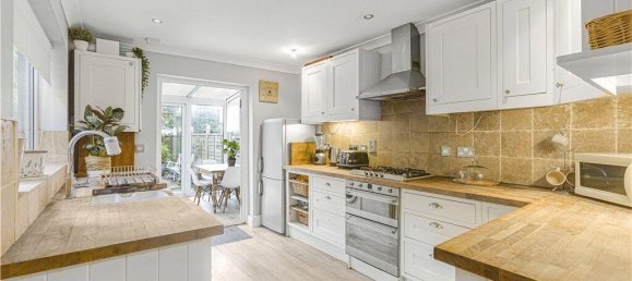 2 bedrooms House in Egham, United Kingdom No. 8639 17