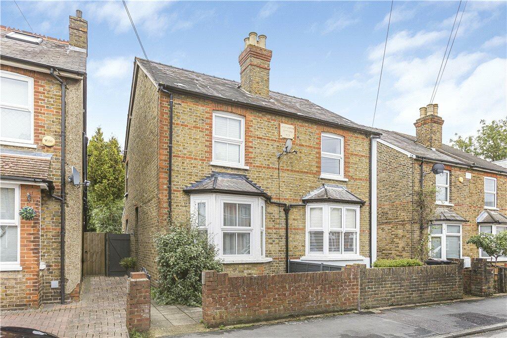 2 bedrooms House in Egham, United Kingdom No. 8639