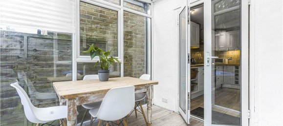 2 bedrooms House in Egham, United Kingdom No. 8639 56