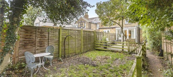 2 bedrooms House in Egham, United Kingdom No. 8639 42