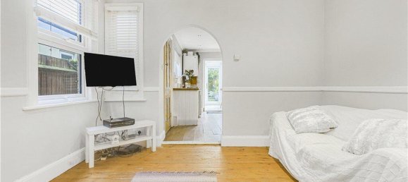 2 bedrooms House in Egham, United Kingdom No. 8639 16