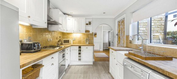 2 bedrooms House in Egham, United Kingdom No. 8639 5