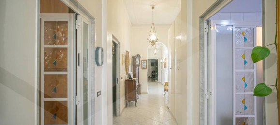 Villa de 8 habitaciónes en Bari, Italy No. 20363 4