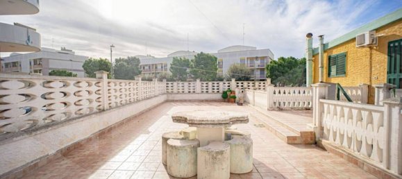 Villa de 8 habitaciónes en Bari, Italy No. 20363 40