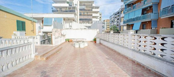 Villa de 8 habitaciónes en Bari, Italy No. 20363 38