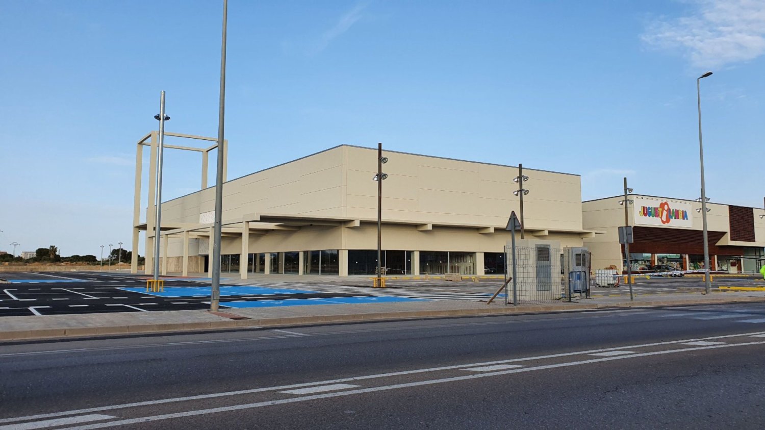 Propriété commerciale à Vilanova i la Geltru, Spain 3869m² No. 289486