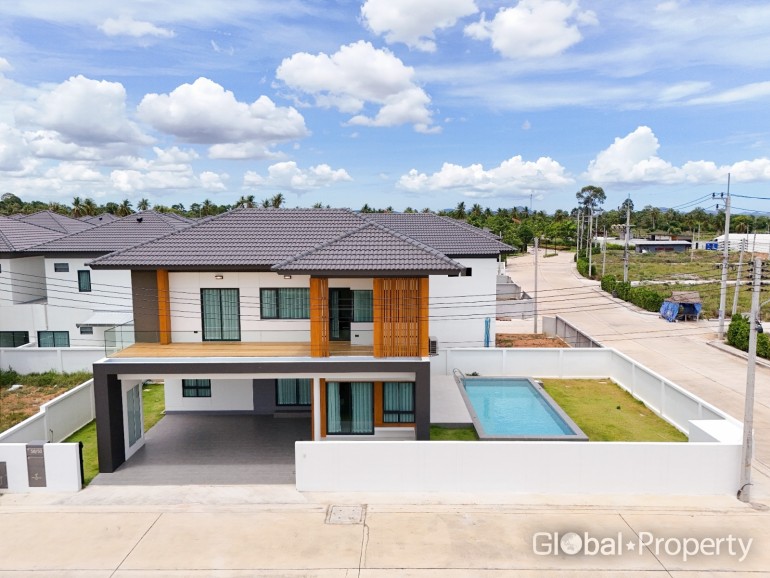 4 chambres house à vendre à Pattaya, Chonburi, Eastern Thailand, Thailand № 170981