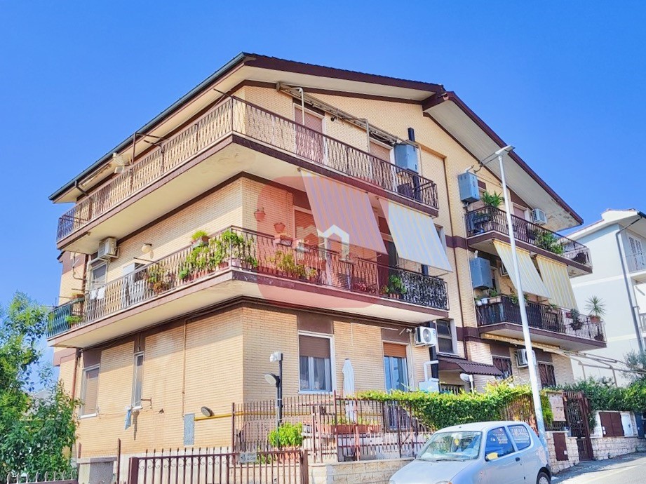 Квартира с 2 спальнями в Рим, Италия № 14673