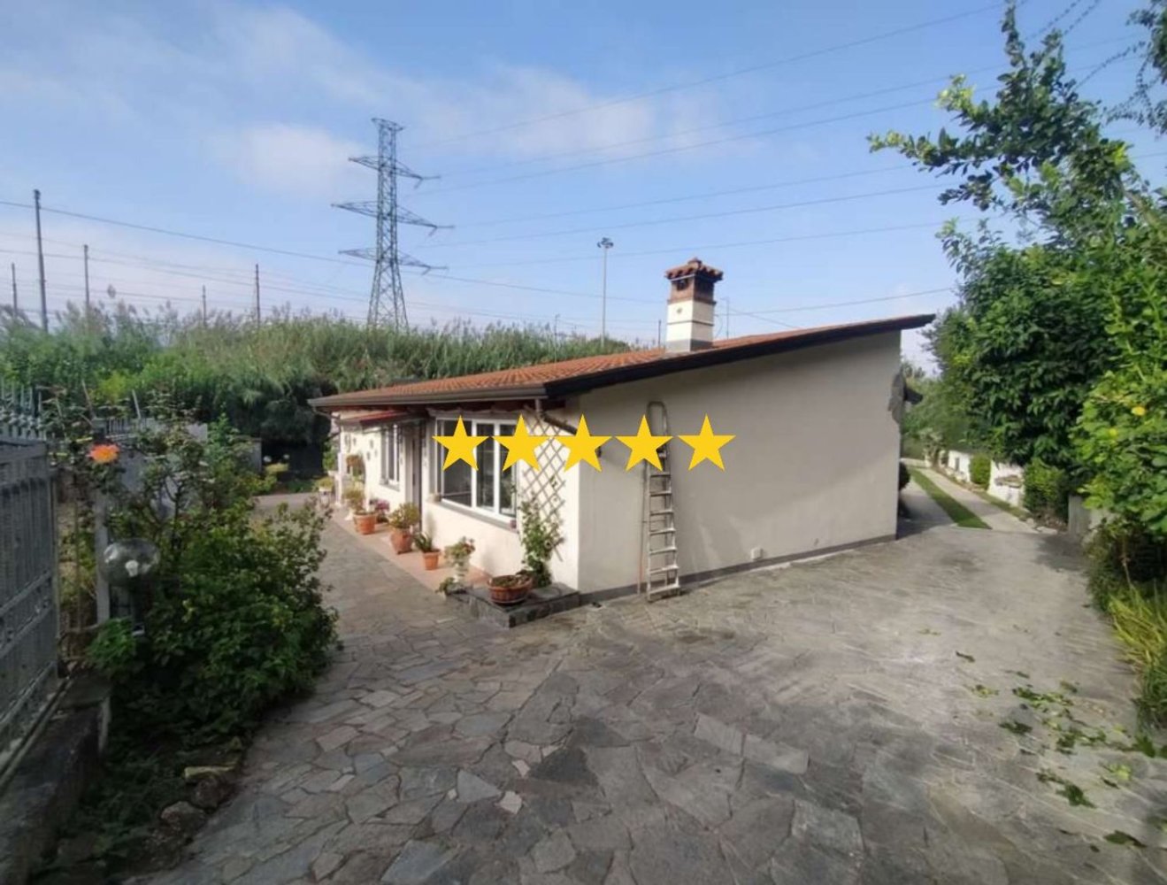 5 rooms Apartment in Massa, Italy No. 45725