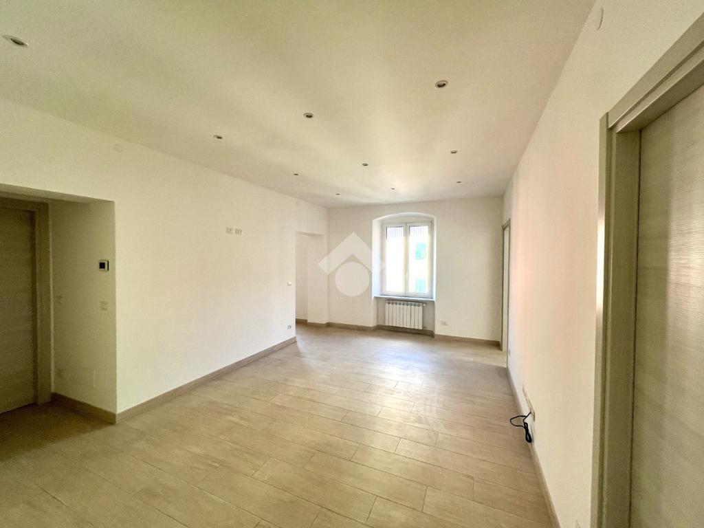 Apartamento de 2 dormitorios en Genoa, Italy No. 371434