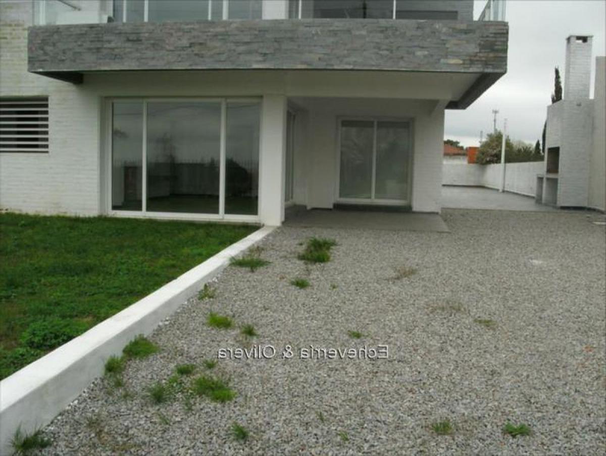 3 bedrooms Apartment in Canelones, Uruguay No. 11704