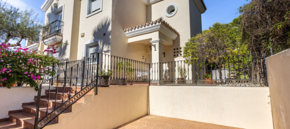 3 bedrooms Villa in Alhaurin el Grande, Spain No. 30927 2