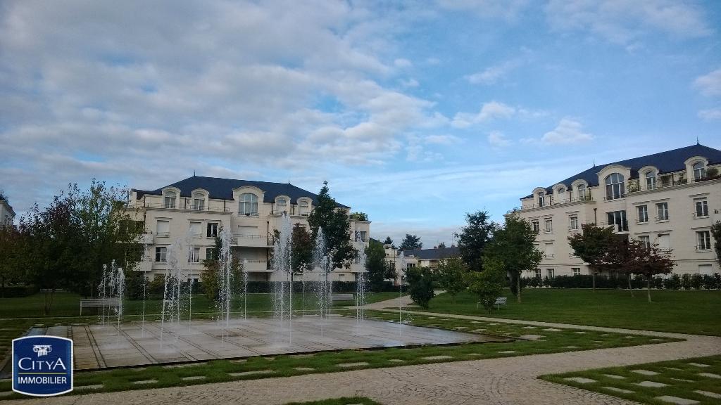  Parking in Saint-Cyr-sur-Loire, France No. 75274