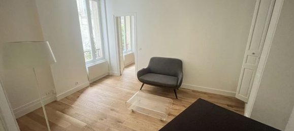 1 bedroom Apartment in Paris, France No. 312094 2