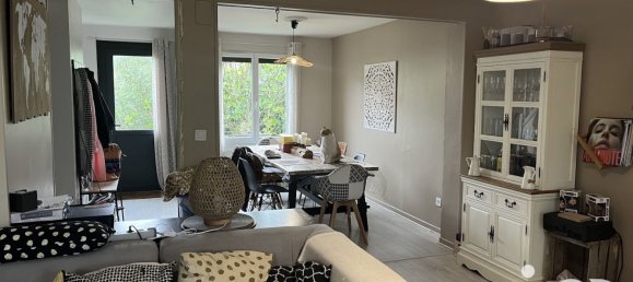 Casa de 3 dormitorios en Joue-les-Tours, France No. 60879 2