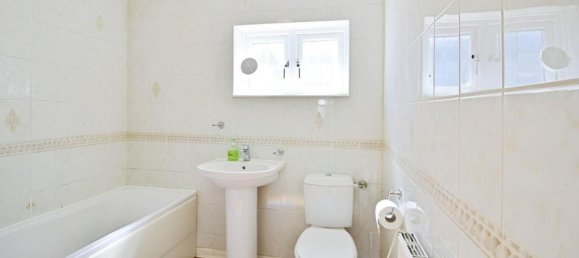 3 bedrooms House in Romford, United Kingdom No. 12451 28